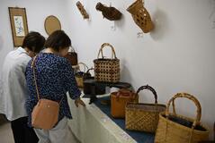 大田原の竹を使いバッグとブローチ