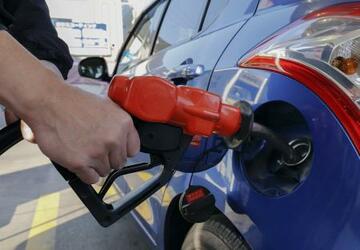 ガソリン４年ぶり安値