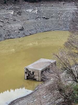　水位が低下した高知県の吉野川水系早明浦ダム＝２月２７日（水資源機構提供）