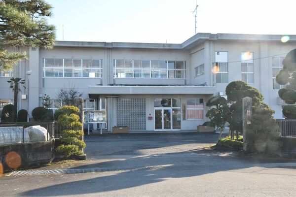 ３小学校の統合後も利用される湯津上小の校舎