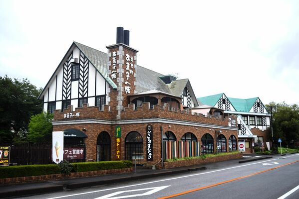 ２階をアウトドア関連施設に改修した「鬼怒川お菓子の城」＝９日午後、日光市