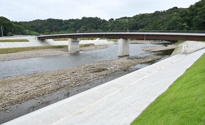 災害復旧事業で架け替えられた向田工区内の落合橋＝21日午後、那須烏山市向田