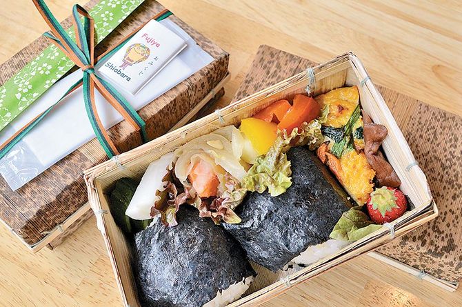お楽しみ藤屋特製しおばらおみくじが付いているのもうれしい