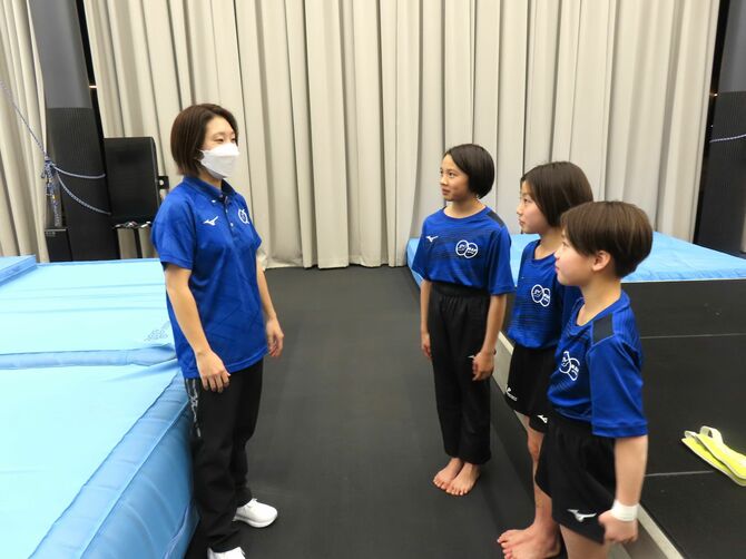 ナショナルトレーニングセンターとなっている日環アリーナ栃木でコーチを務める辰巳 楓佳（たつみ・ふうか）さん（32）