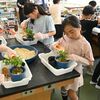 サツキ育て地域愛深めて　市内小学校で「名人」が出前授業　鹿沼市花木センター