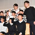「兄弟でプロ野球は那珂川町の金字塔」　ヤクルト6位指名、石井巧の地元で祝賀会　西武移籍の兄・石井一成も出席