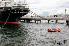 上半身遺棄事件で周辺の海中捜索