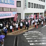 JR小山駅前で「移民政策反対デモ」　反発する市民の抗議も　現場は一時騒然
