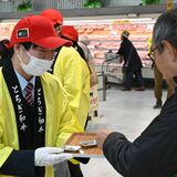 大事に育てた「とちぎ和牛」おいしく食べて　宇都宮白楊高生が店頭でPR　FKD宇都宮店で試食販売会