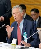 日本は「数年以内に収支均衡を」