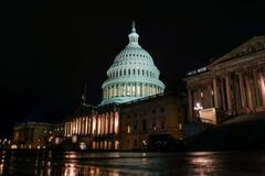 米上院、つなぎ予算案を可決