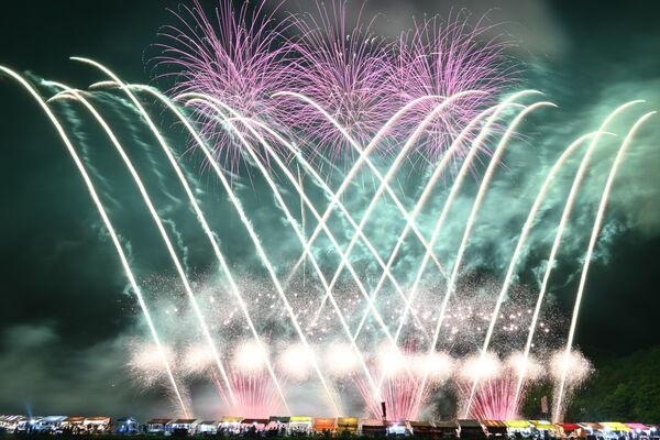 約８千発の花火が夜空を彩った「くずうフェスタ２０２４」の花火大会のフィナーレ