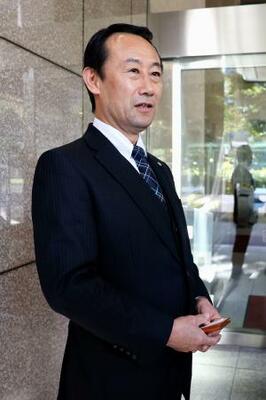 　ＮＨＫの責任者と面談後、報道陣の取材に応じる岐阜県の江崎禎英知事＝２６日午前、東京都千代田区