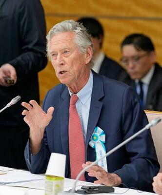 経済財政諮問会議であいさつするMITのオリビエ・ブランシャール名誉教授=26日午後、首相官邸