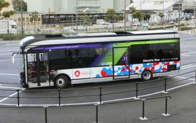 　大阪・関西万博で来場者輸送に使用された「ＥＶモーターズ・ジャパン」製の電気自動車バス