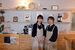 店内に立つ店主の加藤さん（左）と姉の山崎さん
