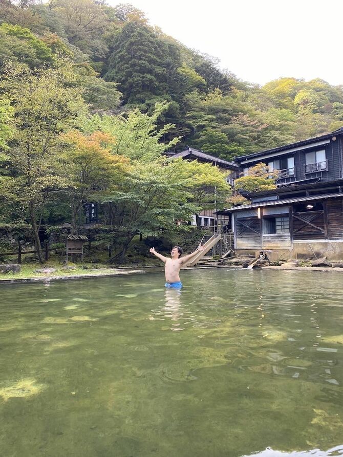 松島（撮影者）がこんなに泉浦から離れられる（笑）、デッかい温泉プール