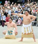 両横綱、熱田神宮で奉納土俵入り