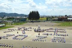 伝統のマスゲーム、児童生徒500人で披露　佐野・あそ野学園