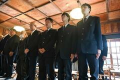 学校で収穫の米 神前に