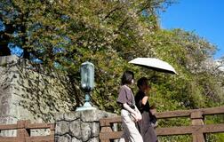 気温上昇、静岡で３０度超