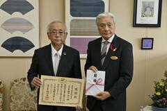 県人材応援基金に100万円を寄付