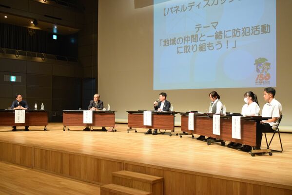 講演やパネルディスカッションが行われた安全安心シンポジウム＝29日午後、県総合文化センター