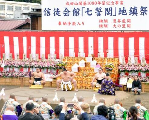 　成田山新勝寺で奉納土俵入りを披露する横綱大の里＝２８日、千葉県成田市