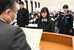「新聞を読んで」感想文コンクールで最高賞に輝き表彰された３人