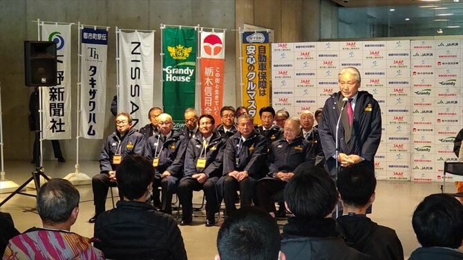 あいさつする福田知事