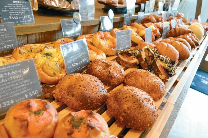 　　　　　　　　　　大谷本店から毎朝出来たてのパンを運んでいます