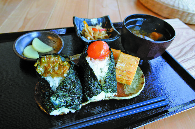 那須御養卵の卵焼きが付いた「２つのおむすびセット」