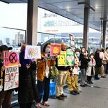 JR宇都宮駅で無言の憲法改正反対デモ 参加者に対し暴言も、現場は一時騒然