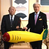伝統工芸士の村田さん　県に１メートルの黄ぶな寄贈　県誕生150年を記念