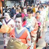 花魁58人オリオン通り彩る　宇都宮で３年ぶり「宮魁道中」