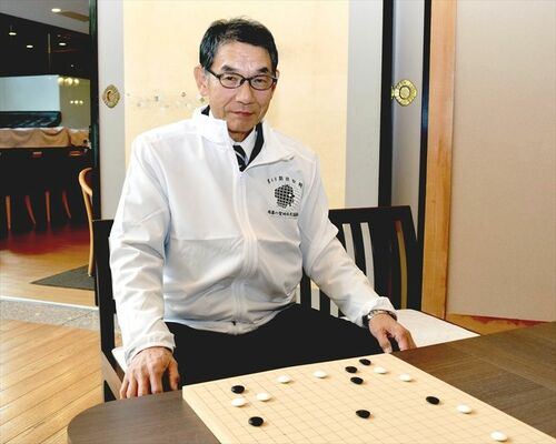 棋聖戦の準備を進める片山専務理事