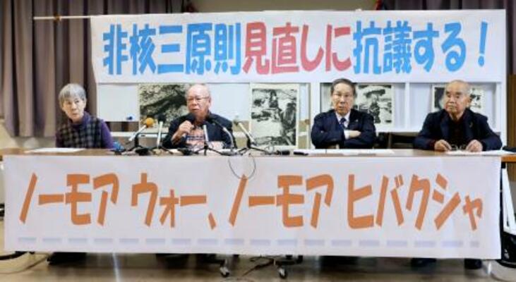 　高市政権の官邸筋の核兵器保有発言を受けて開かれた、長崎の被爆者４団体の記者会見＝２４日午後、長崎市