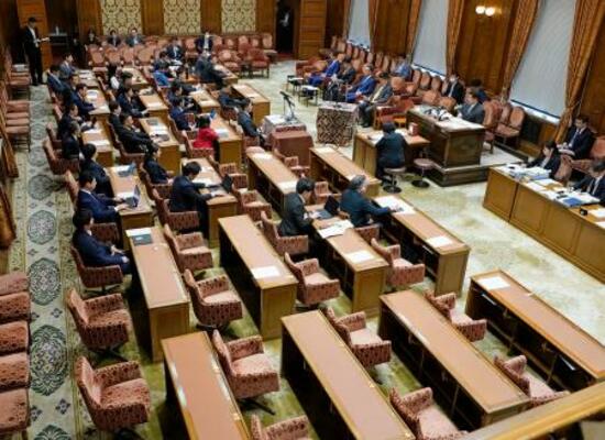 野党が欠席して開かれた衆院政治改革特別委=1日午前