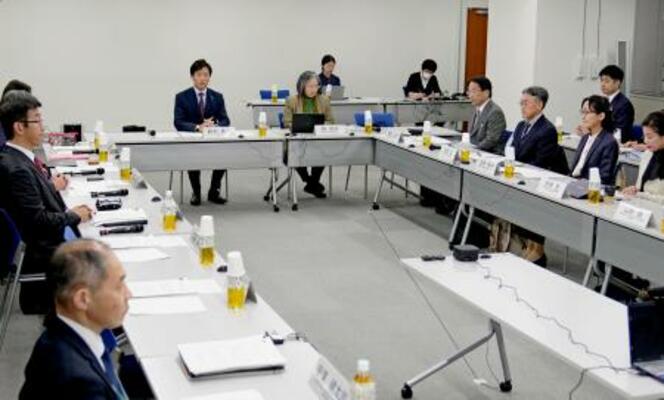「外国人との秩序ある共生社会の実現のための有識者会議」の初会合=27日午後、東京都千代田区