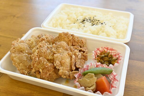 「からあげ　鳥坊や」の唐揚げ弁当