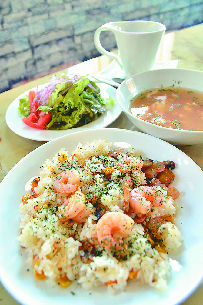 バターで炊いたライスと具材のうまみがマッチした「ピラフ」