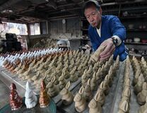 ぴょんと飛躍の新年に　那珂川・小砂で干支の置物作り【動画】