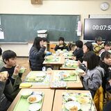来年統合の小山・網戸、乙女小で合同給食　両校児童で一緒に授業や鬼ごっこも