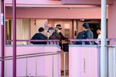 集合住宅一室に男性遺体