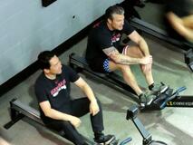 小泉氏、米国防長官と筋トレ対決