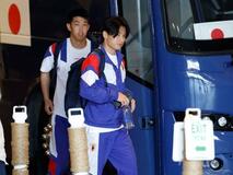 完勝の日本、練習拠点に戻る
