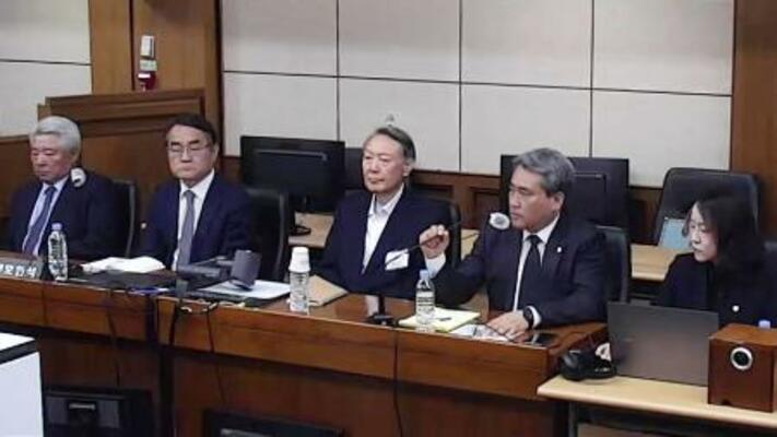 　ソウル高裁に出廷した韓国の尹錫悦前大統領（中央）＝２９日（高裁提供・聯合＝共同）