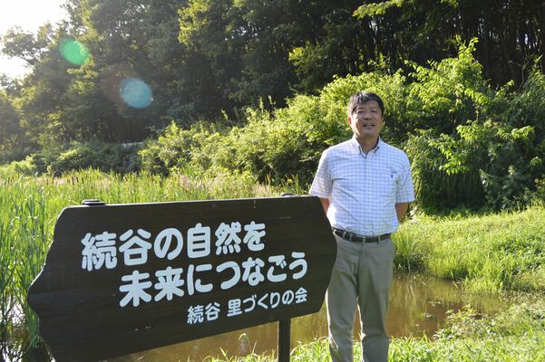 仲間と共に谷津田にホタルのすめる環境を再生している高徳さん
