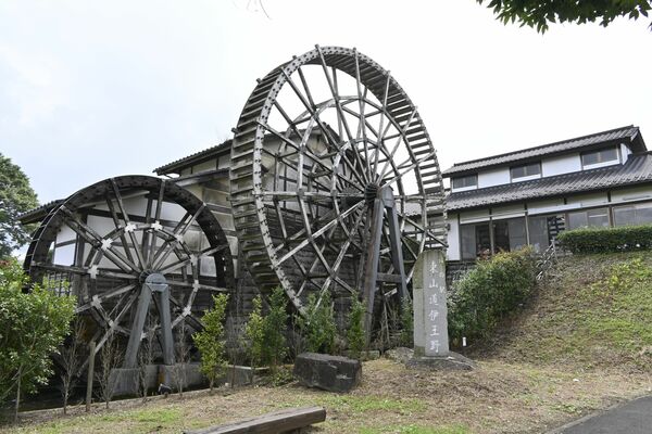 付け替え工事で生まれ変わる予定の水車