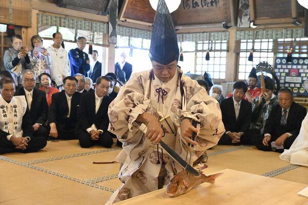 古式にのっとり行われた庖丁式